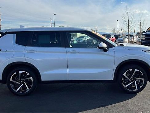 Used 2023 Mitsubishi Outlander SE image 4