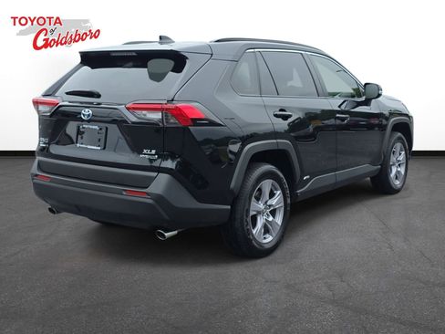 Used 2024 Toyota RAV4 XLE AWD/4WD image 5