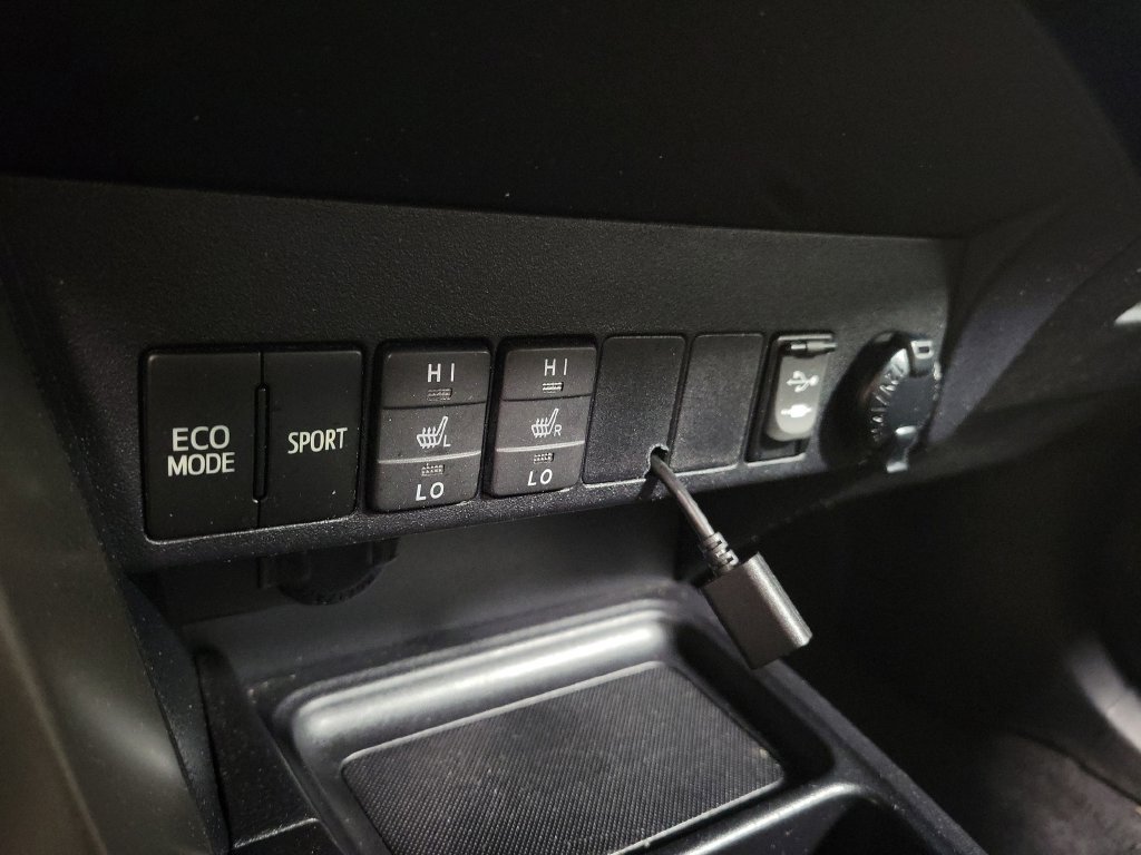 Used 2015 Toyota RAV4 Limited w/ Technology Package AWD/4WD image 22