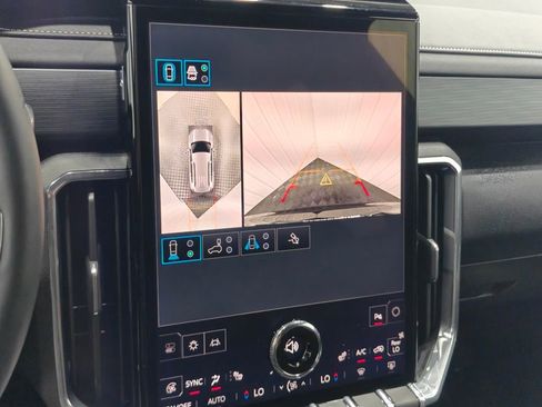 Used 2025 GMC Acadia Elevation w/ Elevation Premium Package FWD image 7