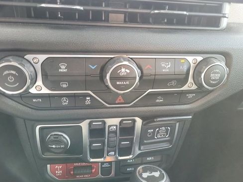 Used 2024 Jeep Wrangler Willys image 16