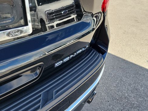 Used 2021 GMC Yukon Denali w/ Denali Premium Package image 28