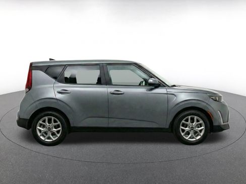Used 2025 Kia Soul LX w/ LX Technology Package FWD image 14
