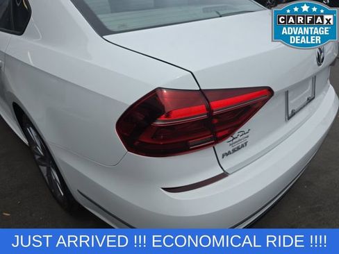Used 2018 Volkswagen Passat 2.0T R-Line w/ R-Line Lighting Package FWD image 25