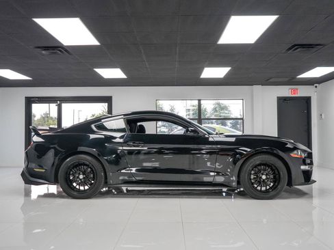 Used 2020 Ford Mustang Coupe RWD image 6