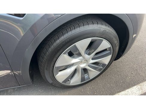 Used 2023 Tesla Model Y Long Range AWD/4WD image 5