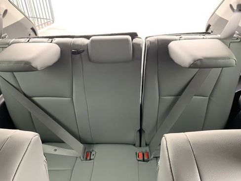 Used 2024 Toyota Highlander XLE image 34