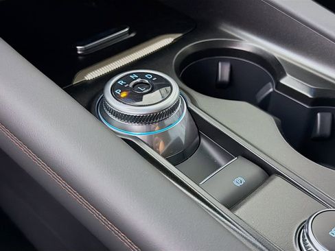 New 2025 Ford Explorer Active w/ Active Comfort Package image 18