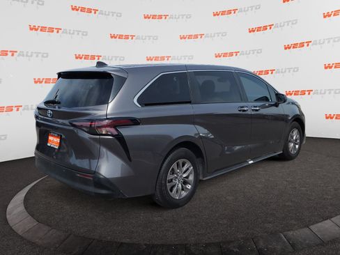 Used 2023 Toyota Sienna XLE AWD/4WD image 5