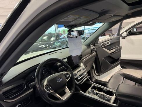 Used 2022 Ford Explorer XLT w/ Equipment Group 202A AWD/4WD image 18