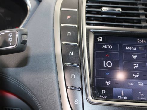 Used 2019 Lincoln Nautilus Reserve FWD image 32