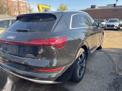 Used 2023 Audi e-tron Premium Plus w/ Premium Plus Package AWD/4WD image 8