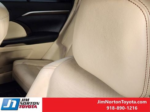 Used 2016 Toyota Highlander Limited Platinum AWD/4WD image 17