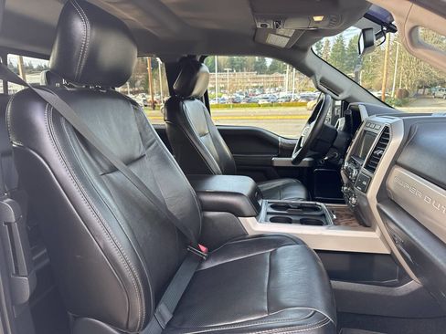 Used 2019 Ford F350 Lariat w/ Lariat Value Package image 17
