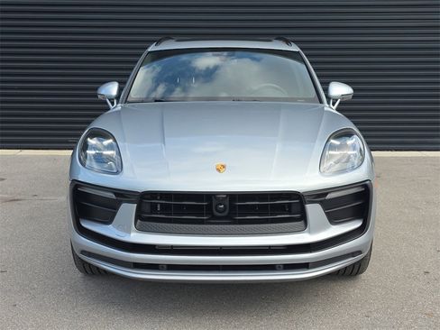 Used 2025 Porsche Macan image 10