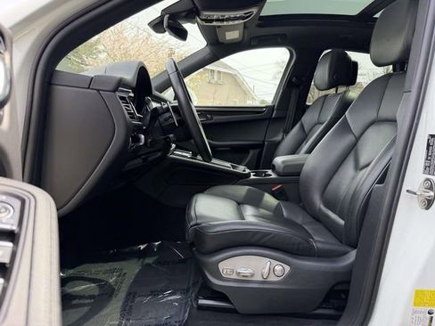 Certified 2023 Porsche Macan S AWD/4WD image 11