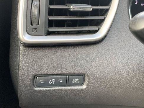 Used 2015 Nissan Rogue S AWD/4WD image 17