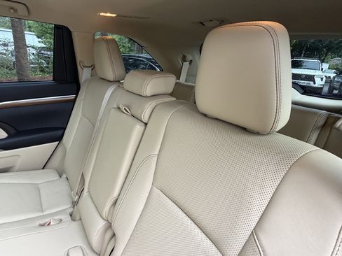 Used 2017 Toyota Highlander Limited Platinum FWD image 33