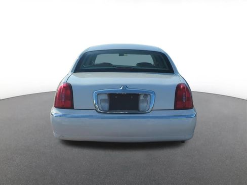 Used 2000 Lincoln Town Car Signature RWD image 5