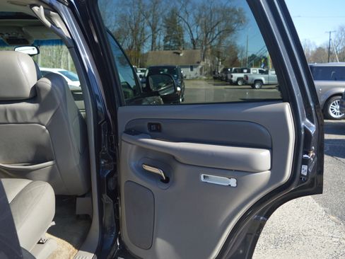Used 2003 GMC Yukon Denali image 22