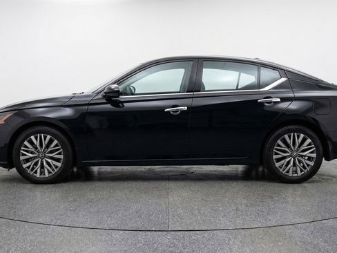 Used 2025 Nissan Altima 2.5 SV image 5