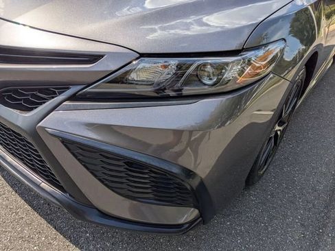 Used 2021 Toyota Camry SE FWD image 5