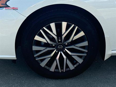 Used 2024 Nissan Altima 2.5 SV w/ SV Premium Package AWD/4WD image 4