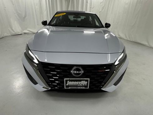 Used 2024 Nissan Altima 2.5 SR w/ SR Premium Package FWD image 8