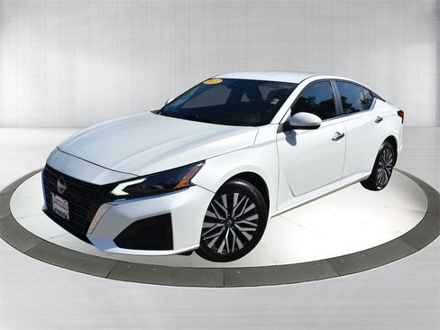Used 2023 Nissan Altima 2.5 SV image 13