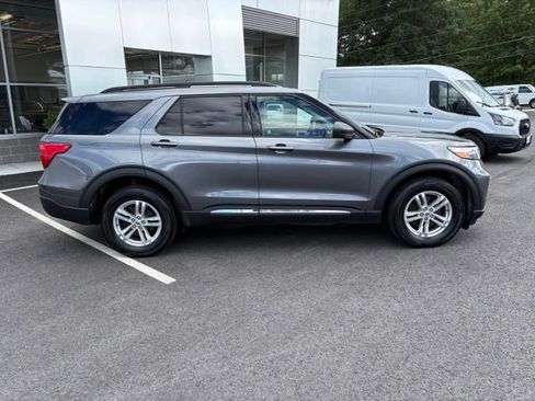 Certified 2022 Ford Explorer XLT w/ Equipment Group 202A AWD/4WD image 2