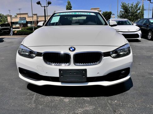 Used 2017 BMW 320i Sedan RWD image 3