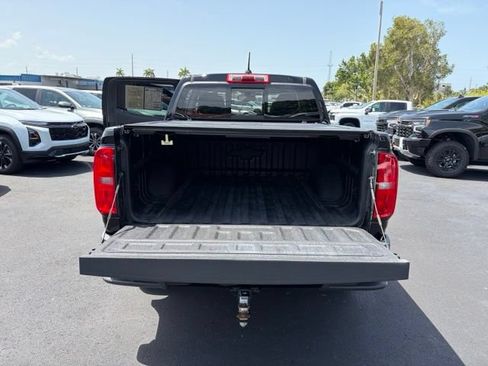 Used 2019 Chevrolet Colorado Z71 w/ Z71 Midnight Edition AWD/4WD image 16