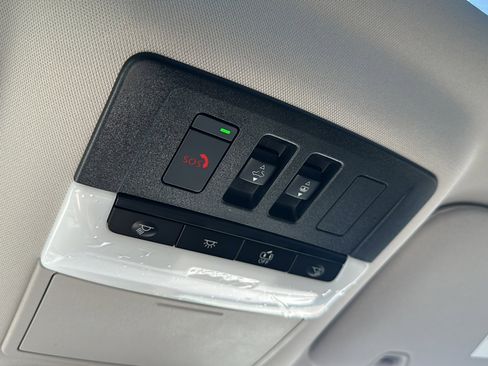 New 2025 Nissan Pathfinder SV w/ SV Premium Package image 28