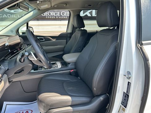 New 2026 Kia Carnival EX FWD image 11