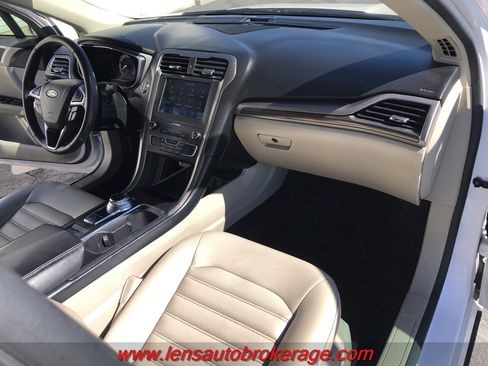 Used 2020 Ford Fusion SEL FWD image 21