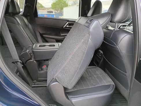 Used 2024 Mitsubishi Outlander AWD image 12