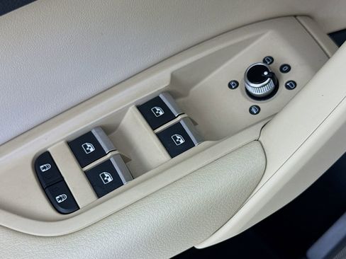 Used 2023 Audi Q5 2.0T Premium w/ Convenience Package image 18