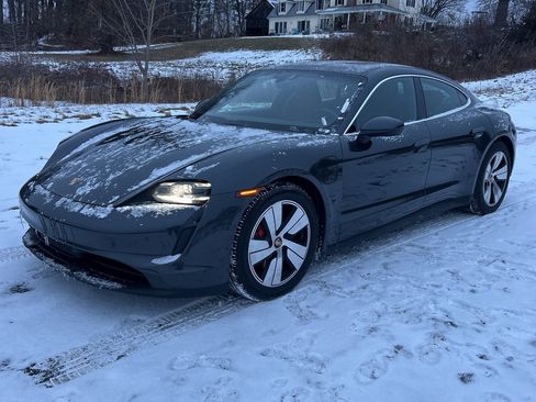 Used 2020 Porsche Taycan 4S image 9