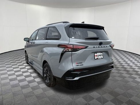 Used 2025 Toyota Sienna XSE image 6