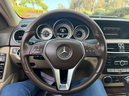 Used 2013 Mercedes-Benz C 250 Sedan image 27