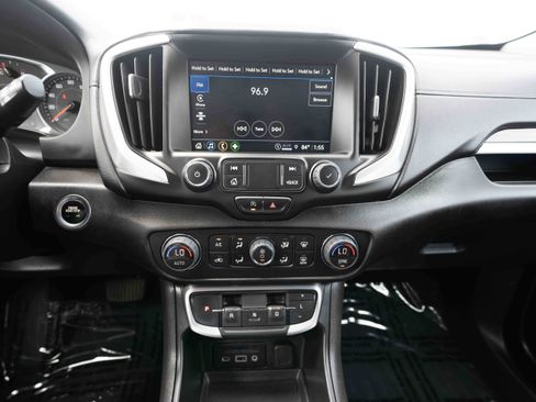 Used 2024 GMC Terrain SLT w/ Elevation Edition AWD/4WD image 17
