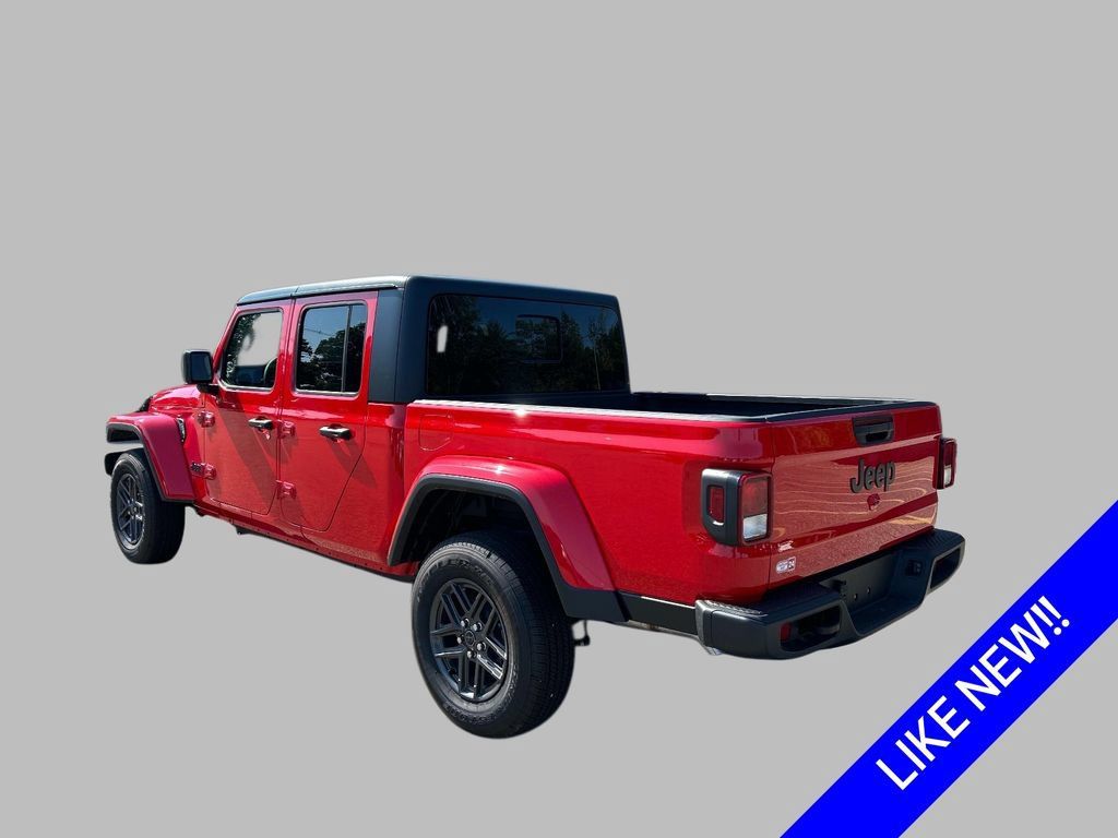 Certified 2025 Jeep Gladiator Sport AWD/4WD image 3