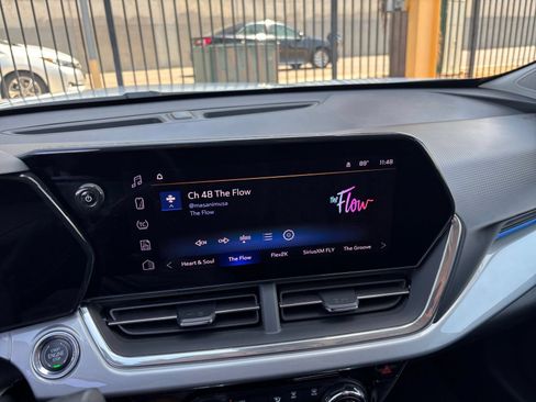 Used 2025 Chevrolet Trax LT w/ LT Convenience Package FWD image 20