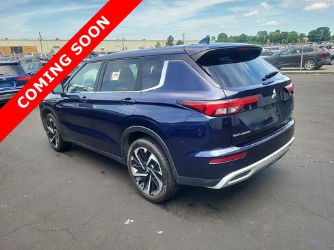 Used 2022 Mitsubishi Outlander SE FWD image 3