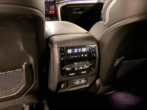 Used 2022 Jeep Grand Cherokee Overland w/ Adv Protech Group III AWD/4WD image 31