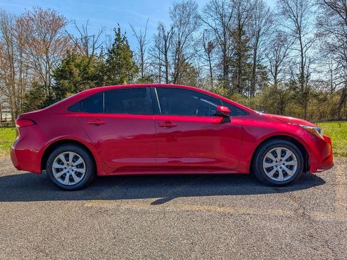 Used 2021 Toyota Corolla LE FWD image 4