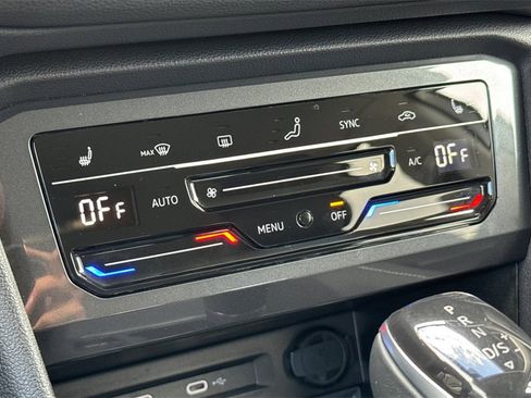 Used 2022 Volkswagen Tiguan SE image 19