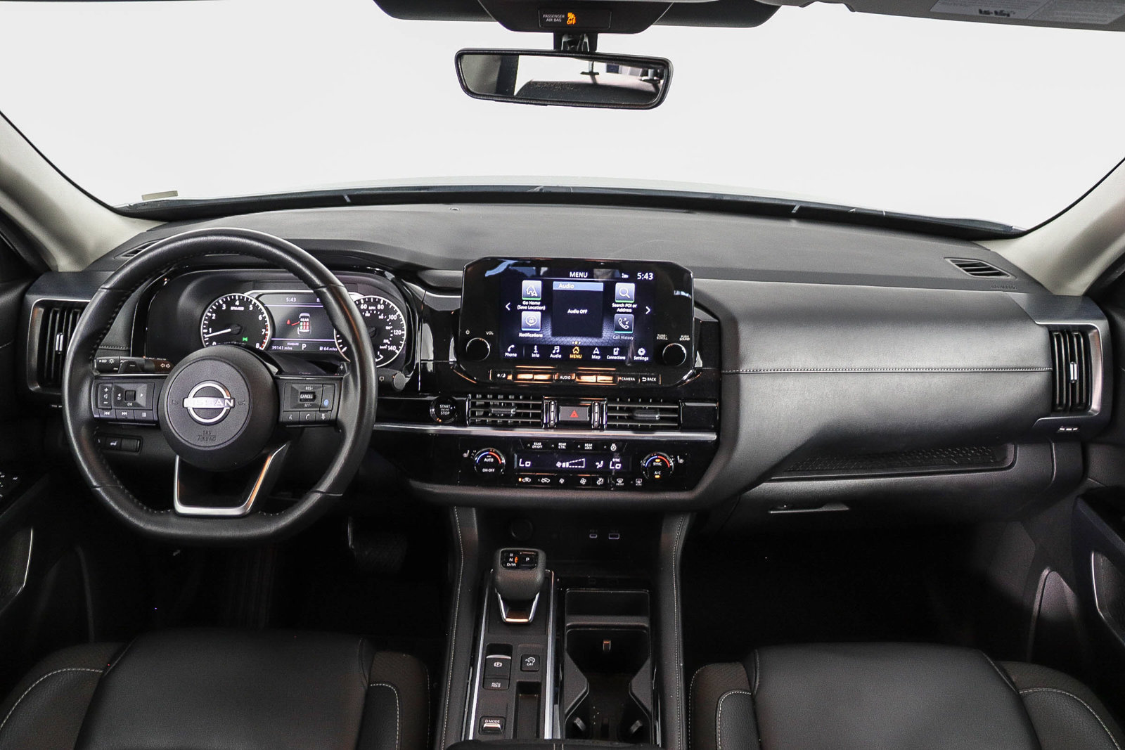 Used 2025 Nissan Pathfinder SL FWD image 13