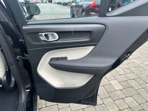 Used 2023 Volvo XC40 B5 Plus w/ Protection Package Premier AWD/4WD image 39