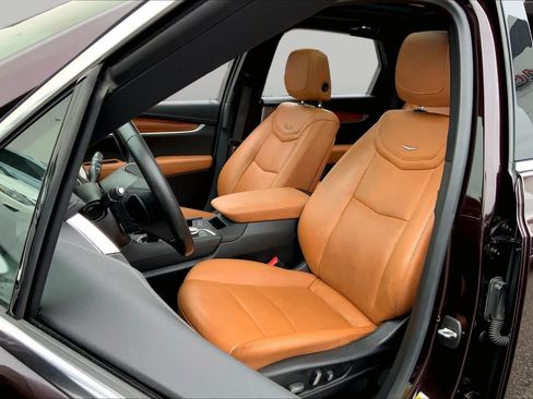 Used 2020 Cadillac XT5 Premium Luxury w/ LPO, Floor Liner Package AWD/4WD image 9